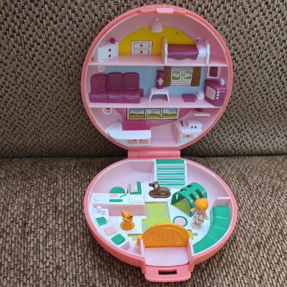 Polly Pocket Button's Animal Hospital - Vintage 1980s/1990s - EUC